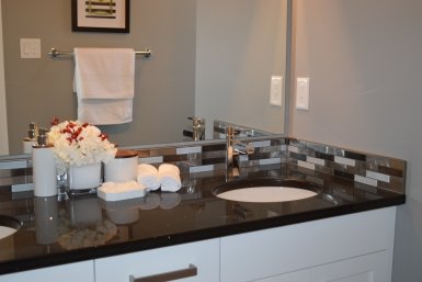 Зеркала без разводов и скрипят от чистоты: нанесла этот раствор и попрощалась с пятнами