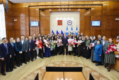 В Якутии наградили деятелей культуры и искусства  Саргын Скрябин, ЯСИА