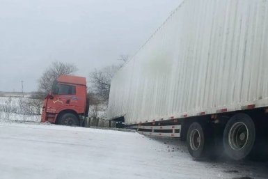 Дикая выходка водителя фуры в гололед ужаснула приморцев