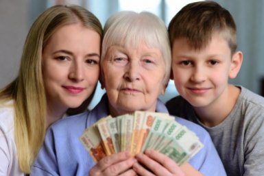 Пенсионеры получат по 9 600 рублей за детей и внуков до 23 лет с 1 апреля