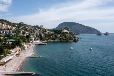 Места в отелях уже заканчиваются: россияне рванули в Крым