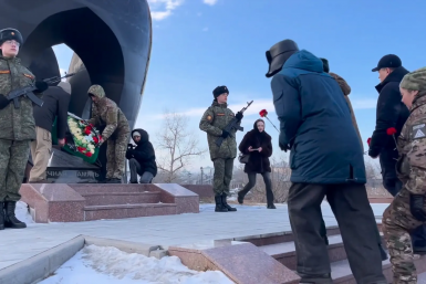 В Улан-Удэ приезжие футболисты почтили память воинов-афганцев