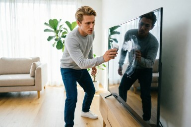 Мажу всю технику дезодорантом — снова как новая: "супер-лайфхак" от самых хитрых