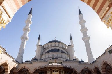 Ураза-байрам празднуется в Крыму, мусульмане региона принимают поздравления