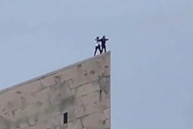 Кощунственный перформанс на мемориале взбудоражил горожан Скриншот видео из соцсетей