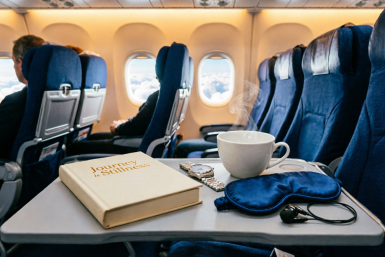 1 предмет станет угрозой во время турбулентности — лежит на каждом столике в самолете