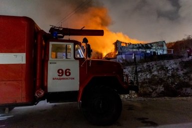 Все в дыму: появились первые кадры полыхающего рынка в Подмосковье