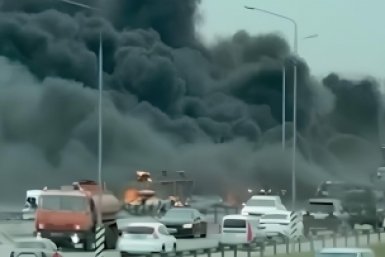 Смертельное ДТП под Таганрогом: бензовоз столкнулся с колонной машин