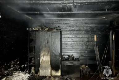 Женщина спаслась на пожаре в одном из домов Грановщины в Иркутском округе