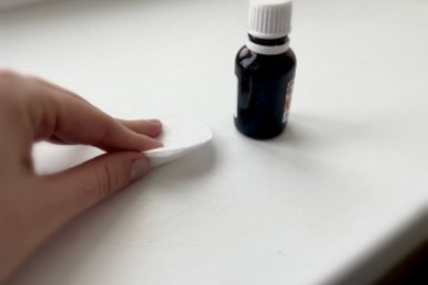 1 аптечный пузырек - подоконник белый, как платье невесты: всегда есть в любой аптеке