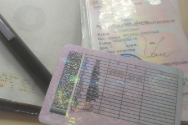 Девушку осудили за покупку фальшивых водительских прав в Шелеховском районе