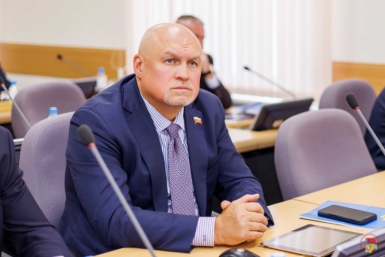 Игорь Донцов помог школьникам в участии конкурса &quotРасскажи о России: Герой нашего времени&quot Источник