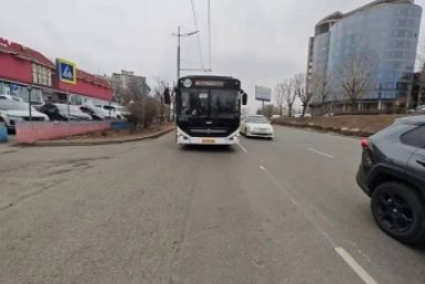 Пассажир автобуса во Владивостоке получил сотрясение из-за резкого торможения