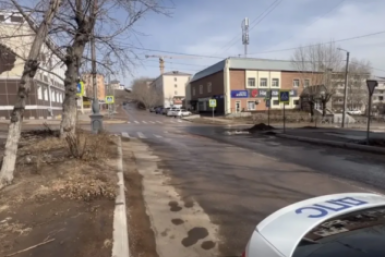 В Улан-Удэ автомобиль сбил 9-летнего ребенка на "зебре"