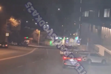 "Пошла жара": ночной кошмар в крупной районе столицы ДФО обошелся без жертв - видео