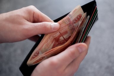 Россияне массово начали сберегать деньги в накопительных счетах при ключевой ставке в 15%