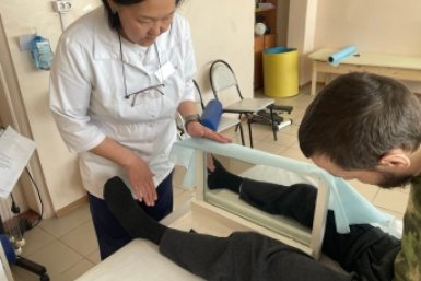 В Бурятии врачи лечат параличи и фантомные боли с помощью зеркала