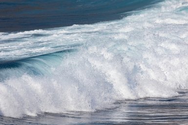 Толп нет, жары нет, а море уже теплое: страны, куда лететь в апреле