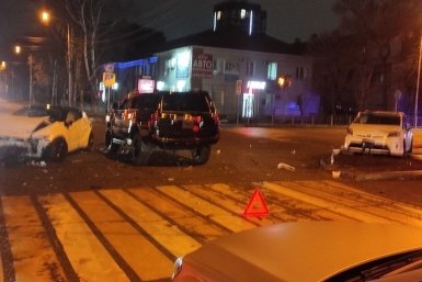 Три человека получили травмы в столкновении трех автомобилей в Уссурийске