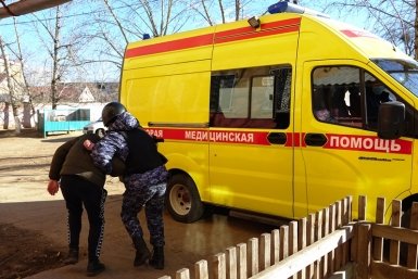Росгвардия в Улан-Удэ задержала агрессора, напавшего на медиков