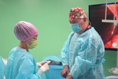 В Иркутске врачи устранили опасную патологию у ребёнка перед трансплантацией почки