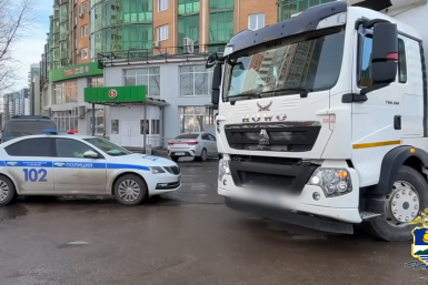 В Улан-Удэ грузовик сбил пожилую женщину