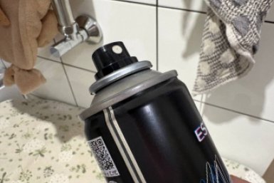 Вы - умная хозяйка, если наносите лак для волос на молнию и диван: 4 хитрости