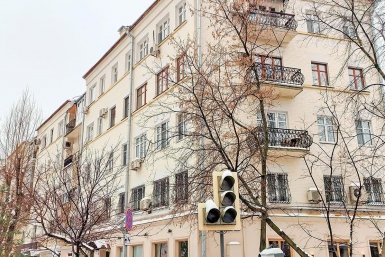 Три помещения под бизнес продают на Патриарших прудах