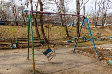 После падения девочки на детской площадке в Ялте прокуратура проводит проверку