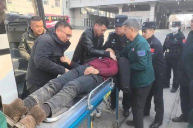 Мужчине потребовалась экстренная помощь медиков Tg-канал (18+) Biang.ru