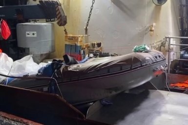 Пичугин вместе с братом Сергеем и 15-летним племянником Ильей отправился в плавание по Охотскому морю на резиновой лодке Baikat 470. СУ СК РФ