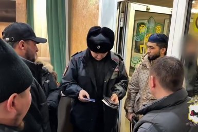 Десятки мигрантов выдворят за пределы РФ после полицейских рейдов в Приангарье