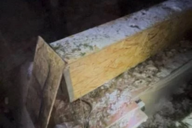 Майнинг-технику спрятали за деревьями и забросали снегом прямо у ж/д путей в Приангарье