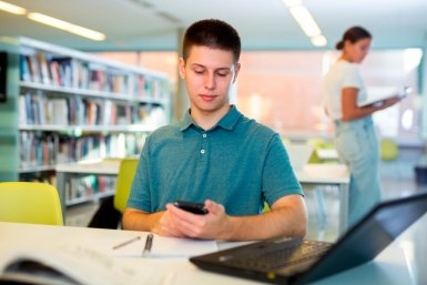 Школьники ушли в &quotОдноклассники&quot – big data T2 Shutterstock, BearFotos