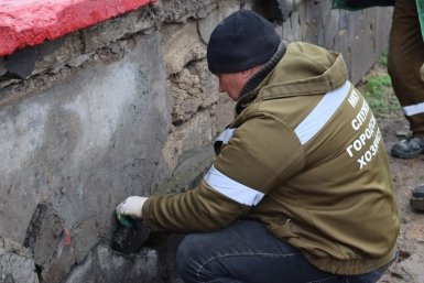 Подпорную стену вдоль ул. Чкалова начали приводить в порядок в Керчи