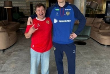 Звезда сериала &quotСаша и Таня&quot побывал в гостях у футболистов сборной РФ в Краснодаре t.me/s/gaidulean