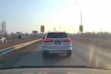 "Борзота зашкалила": дичайшая выходка автохама на трассе в Приморье попала на видео