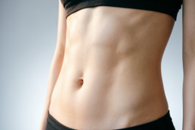 Возвращаем четкость талии за 3 движения: живот перестает "расплываться" после обеда — и в зеркале силуэт становится идеальным