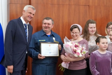 Многодетные семьи Колымы получают единовременную выплату в 300 тыс рублей Источник