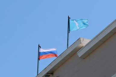 Флаги России и Сахалинской области ИА SakhalinMedia