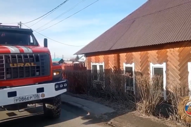 В Большом Луге полицейские спасли пенсионерку из задымленного дома