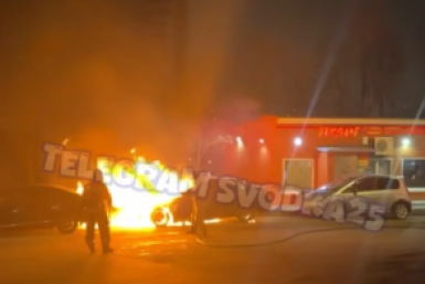 "Страшно, так часто машины горят": приморцы в шоке от ночного пожара легковушки