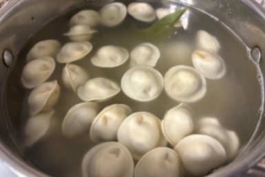 Как в СССР всей семьей лепили пельмени по ГОСТу: тесто тоньше шелка - начинка сочная