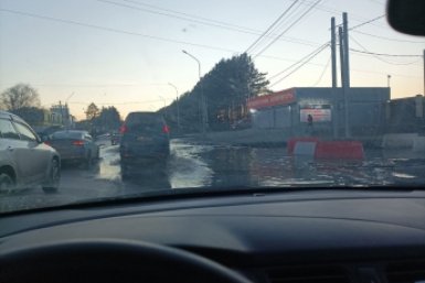 Для борьбы с известной лужей на Култукском тракте восстановили неработающий 13 лет колодец