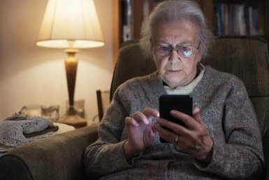 Россиянам старше 60 лет запретят входящие звонки: подробности