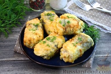 Рулетики из хека с сыром в кляре: снаружи — золотистый кляр, внутри — расплавленный сыр