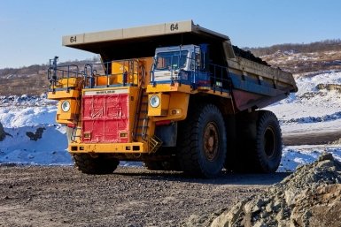 На Сахалине при наезде БелАЗа на внедорожник погиб человек