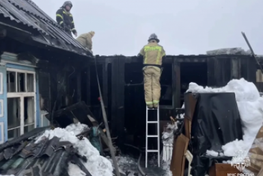 Женщина получила травмы при попытке потушить пожар в Мамско-Чуйском районе