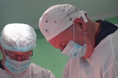 Хирурги из Иркутска провели редкую операцию девочке с необычной историей болезни