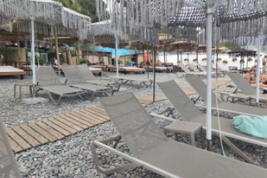 Платные лежаки должны занимать не больше 40% пляжа: в Ялте готовятся к турсезону